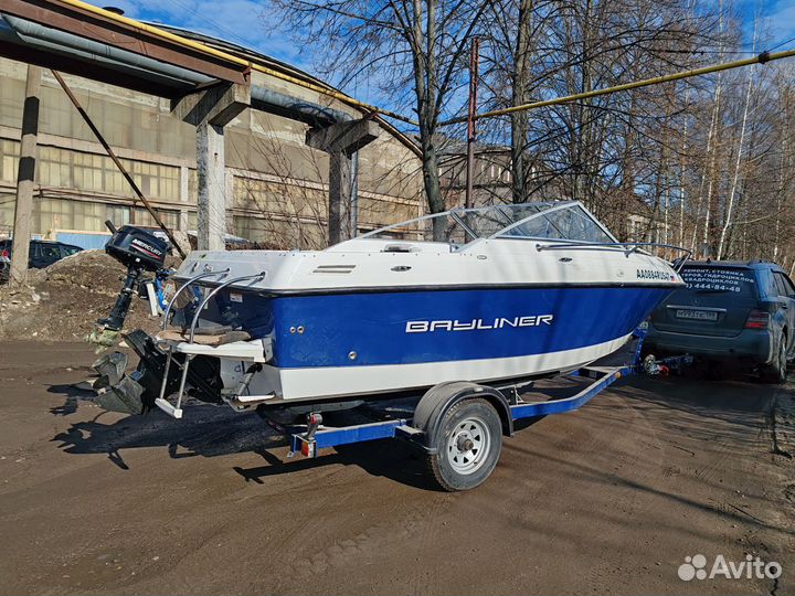 Катер Bayliner каютный
