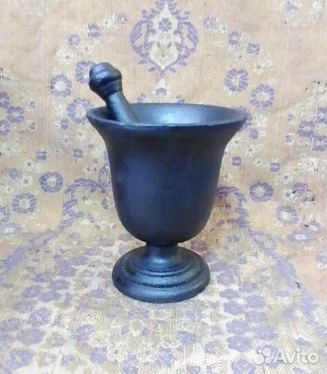 Большая, чугунная ступка с пестиком