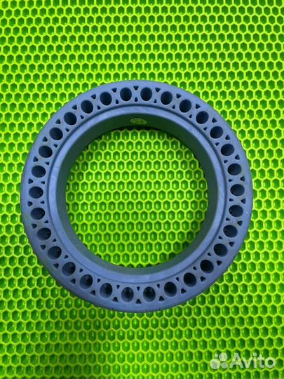 Покрышка 8.5х2 литая перфорированная голубая под