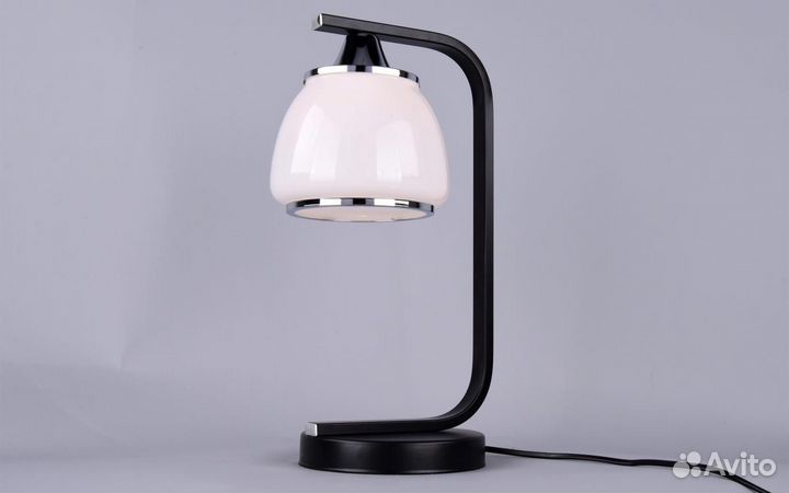 Светильник настольный 1x60 Е27 черно-белый