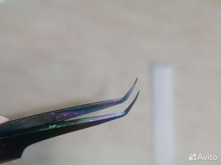 Пинцет изонгутый для ресниц