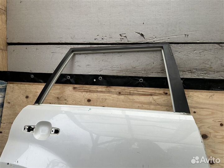 Дверь задняя правая Suzuki Escudo TDA4W J24B 2011