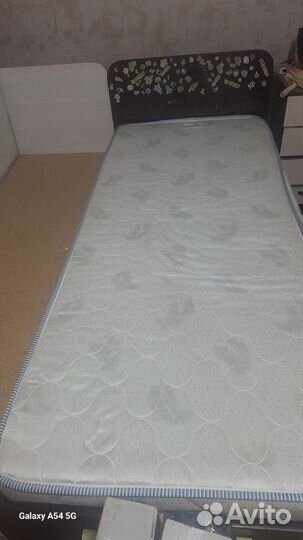 Кровать с матрасом бу 90200