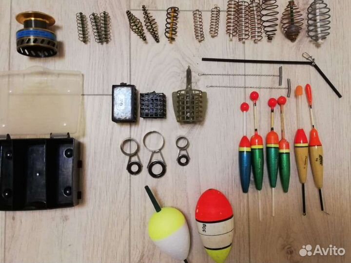 Рыболовные принадлежности. Леска,кормушки,поплавки