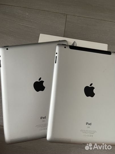 Два планшета iPad 2