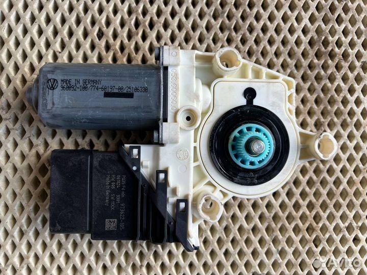 Моторчик стеклоподъемника задний правый VW Passat