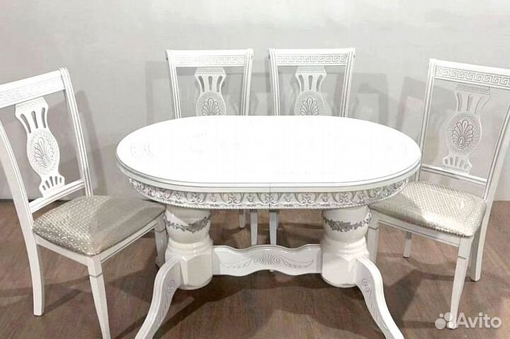 Столы и стулья