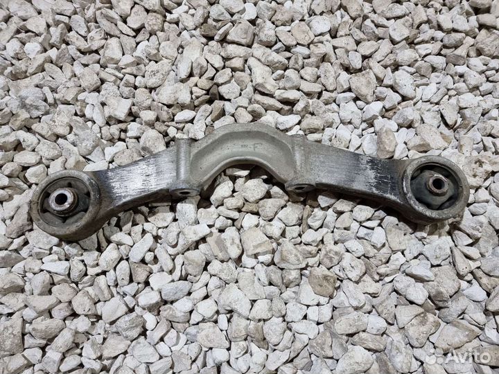 Кронштейн заднего редуктора Паджеро 4