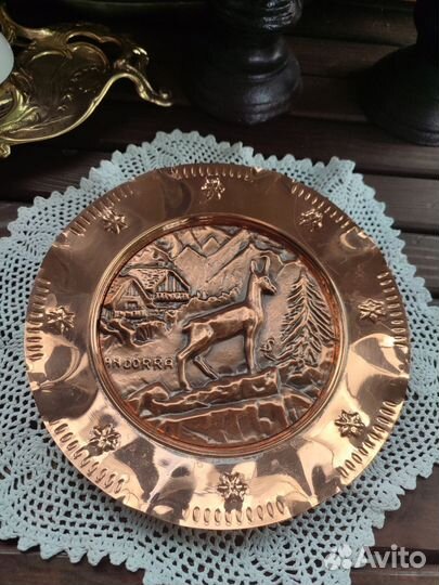 Настенная медная тарелка панно