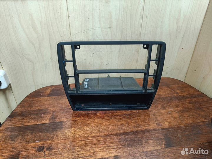 Рамка магнитолы VW Passat B5