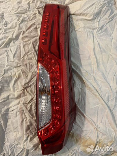 Правый задний фонарь Nissan X-Trail T31