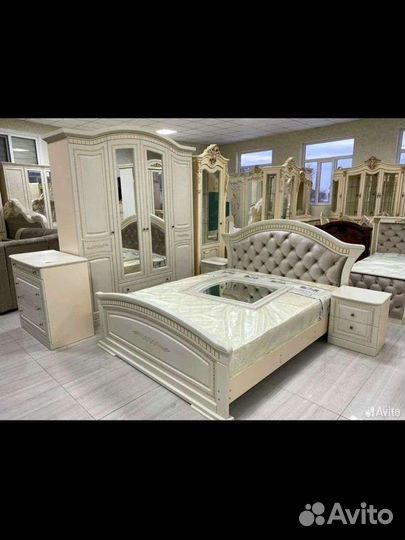 Спальный гарнитур