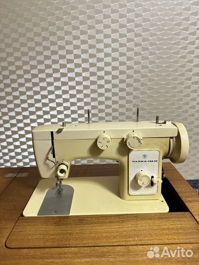 Швейная машинка чайка 142м