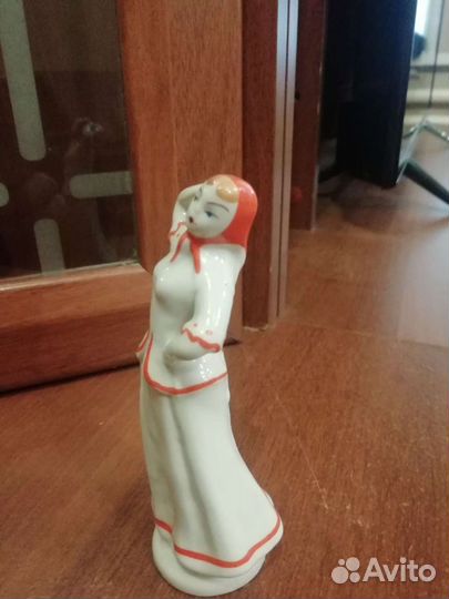 Фарфоровая статуэтка. Плясунья