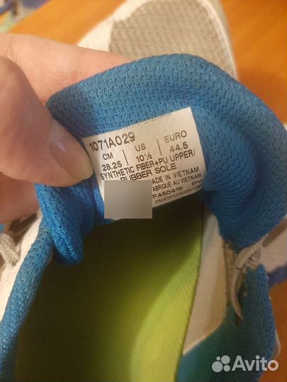 Волейбольные кроссовки asics