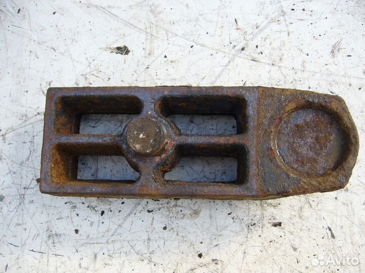 Проставка передней рессоры нижняя MAN TGS, TGA