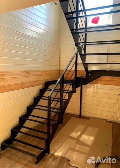 Г-образная лестница с поворотом