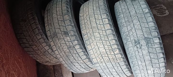 Bridgestone Blizzak DM-V1 215/60 R17