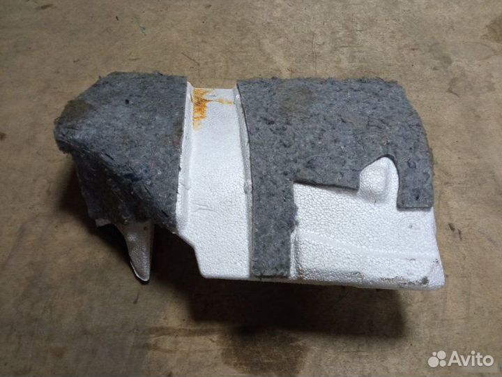 Уплотнитель пола багажника Toyota Rav4 30