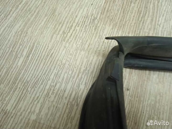 Уплотнитель стекла двери передней правой Lifan X50