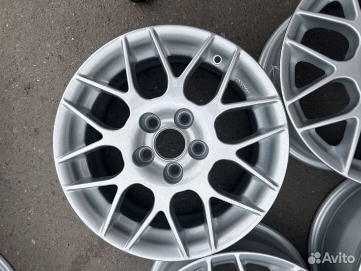 Комплект литых дисков R15 5x108 Dia 67.1