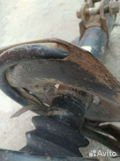 Амортизатор передний правый ниссан Maxima QX A32