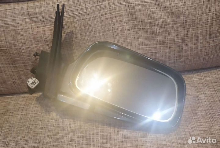 Боковое зеркало