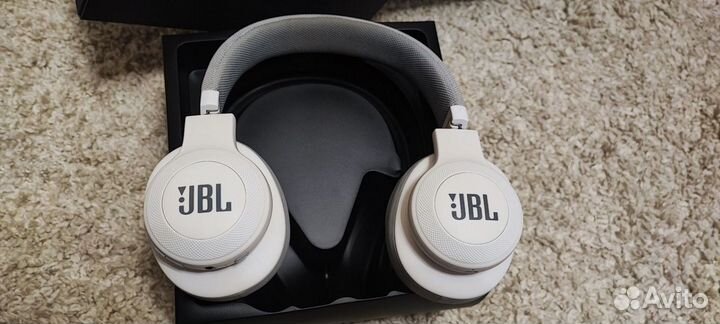 Беспроводные наушники JBL E55BT