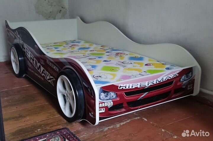 Детская кровать машина