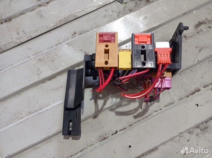 Блок реле электронный Skoda Superb седан