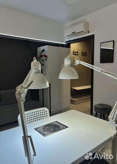 Стол для маникюра с вытяжкой