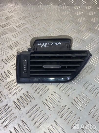 Дефлектор воздушный левый Skoda Octavia 5E cwva