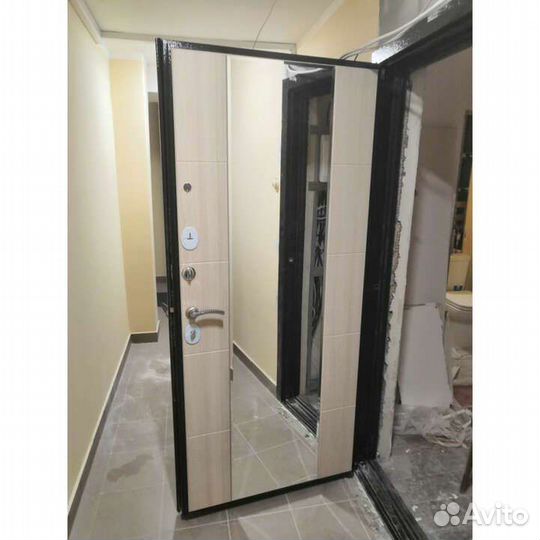 Дверь входная с зеркалом 90мм