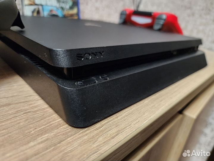 Отличная Sony Playstation 4 Slim,2 джоя,UFC4,GTA5