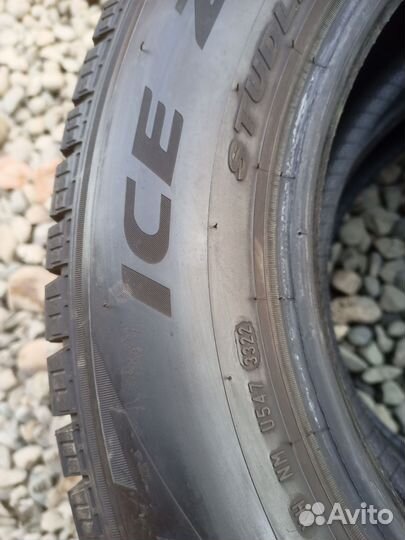 Pirelli Ice Zero FR SUV 215/65 R16