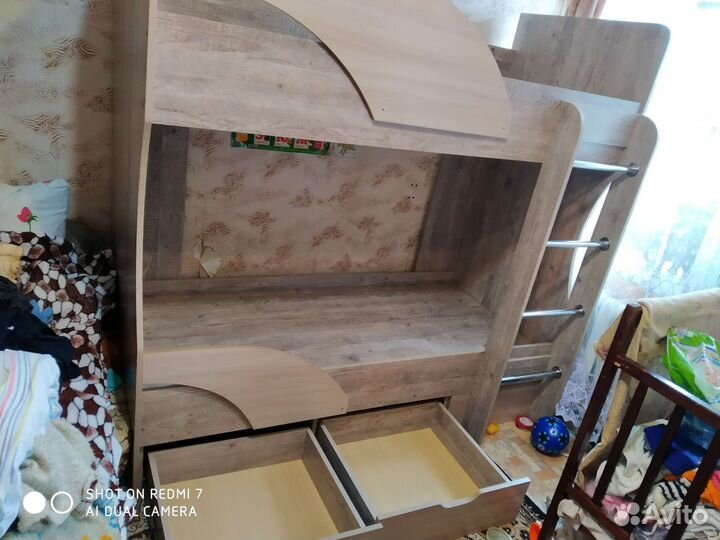 Двухъярусная кровать