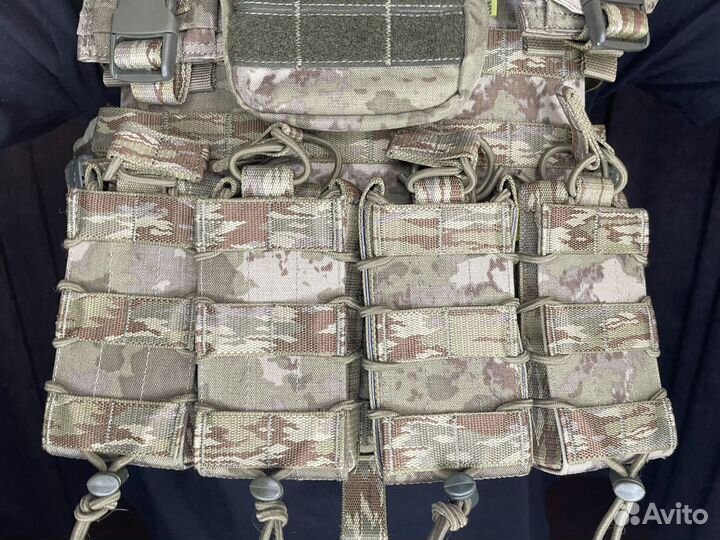 Бронежилет с подсумками и модулями