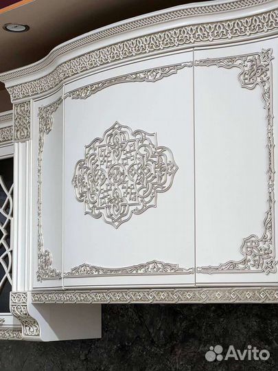 Шикарный кухонный гарнитур цена за весь