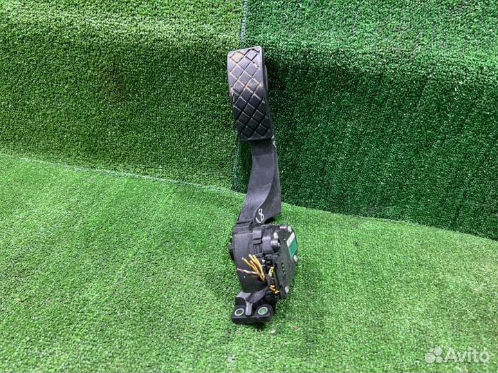 Педаль газа Audi A8 седан 4.2 2004