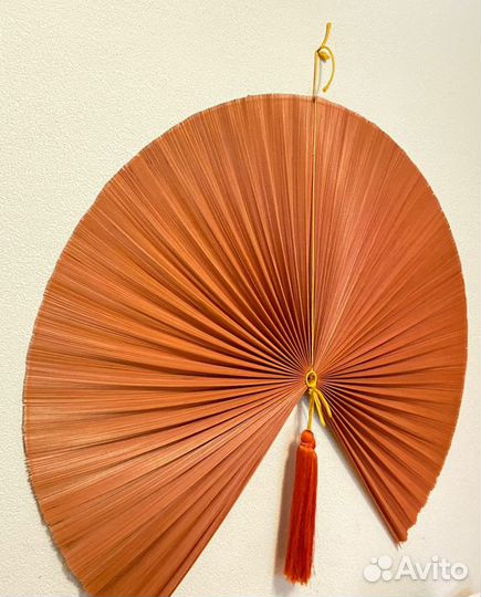 Настенные веер из бамбука и часы