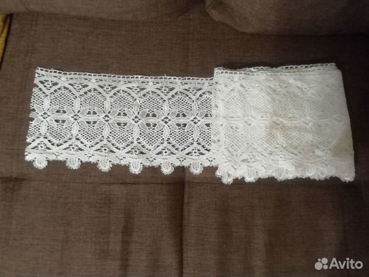 Тесьма - шитье Италия. Ш - 22 см, Д -3,6 м