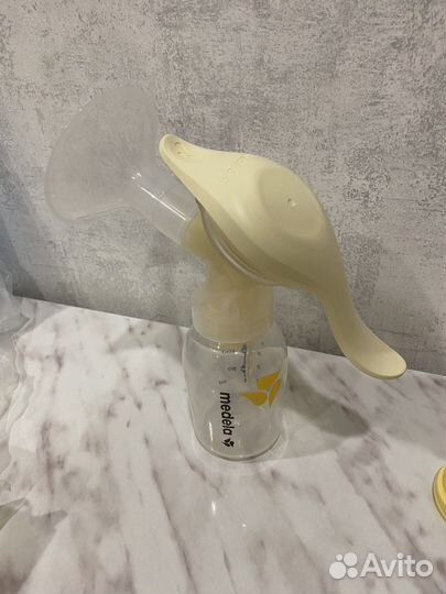 Молокоотсос ручной medela