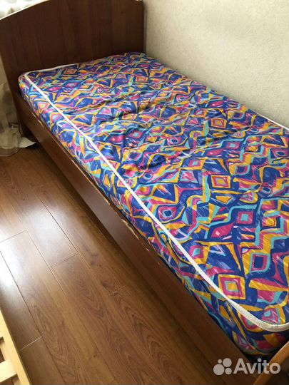 Кровать односпальная с матрасом