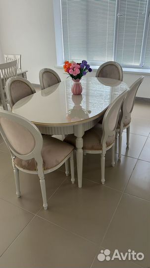 Кухонный стол и стулья