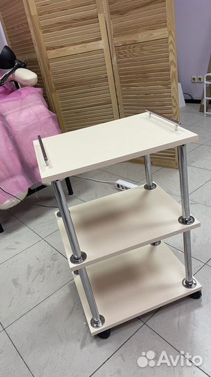 Этажерка на колесиках