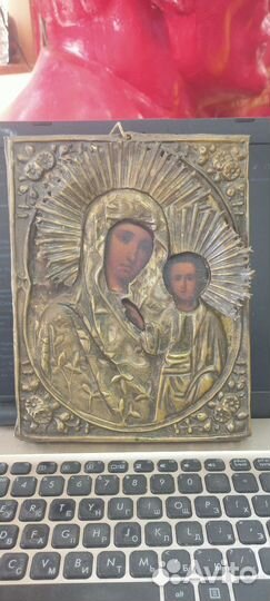 Икона Казанская под латунным красивым окладом