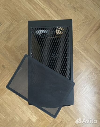 Корпус MSI MPG Gungnir 110R