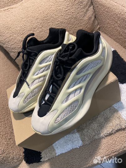 Кроссовки Yeezy 700v3