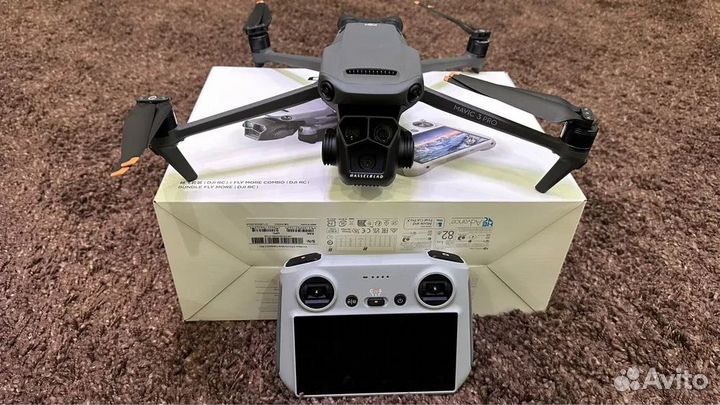Квадрокоптер DJI Mavic 3 Pro Fly More Combo