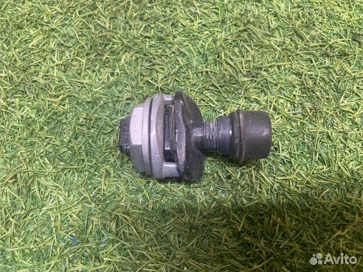 Ограничитель двери багажника правый Bmw X5 E53